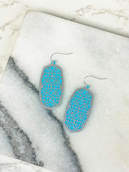 Metal Acrylic Quatrefoil Dangle Earrings