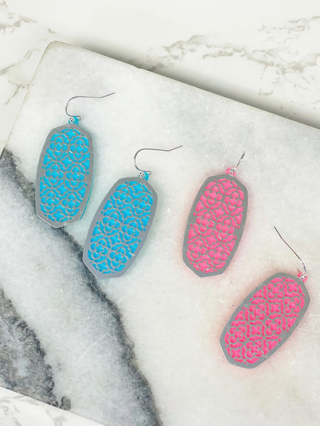 Metal Acrylic Quatrefoil Dangle Earrings