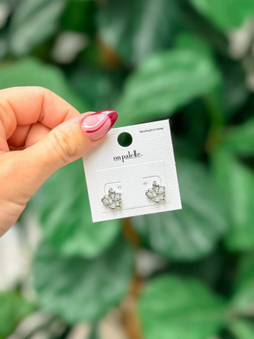 Dainty Pearl Flower Stud Earrings - Silver