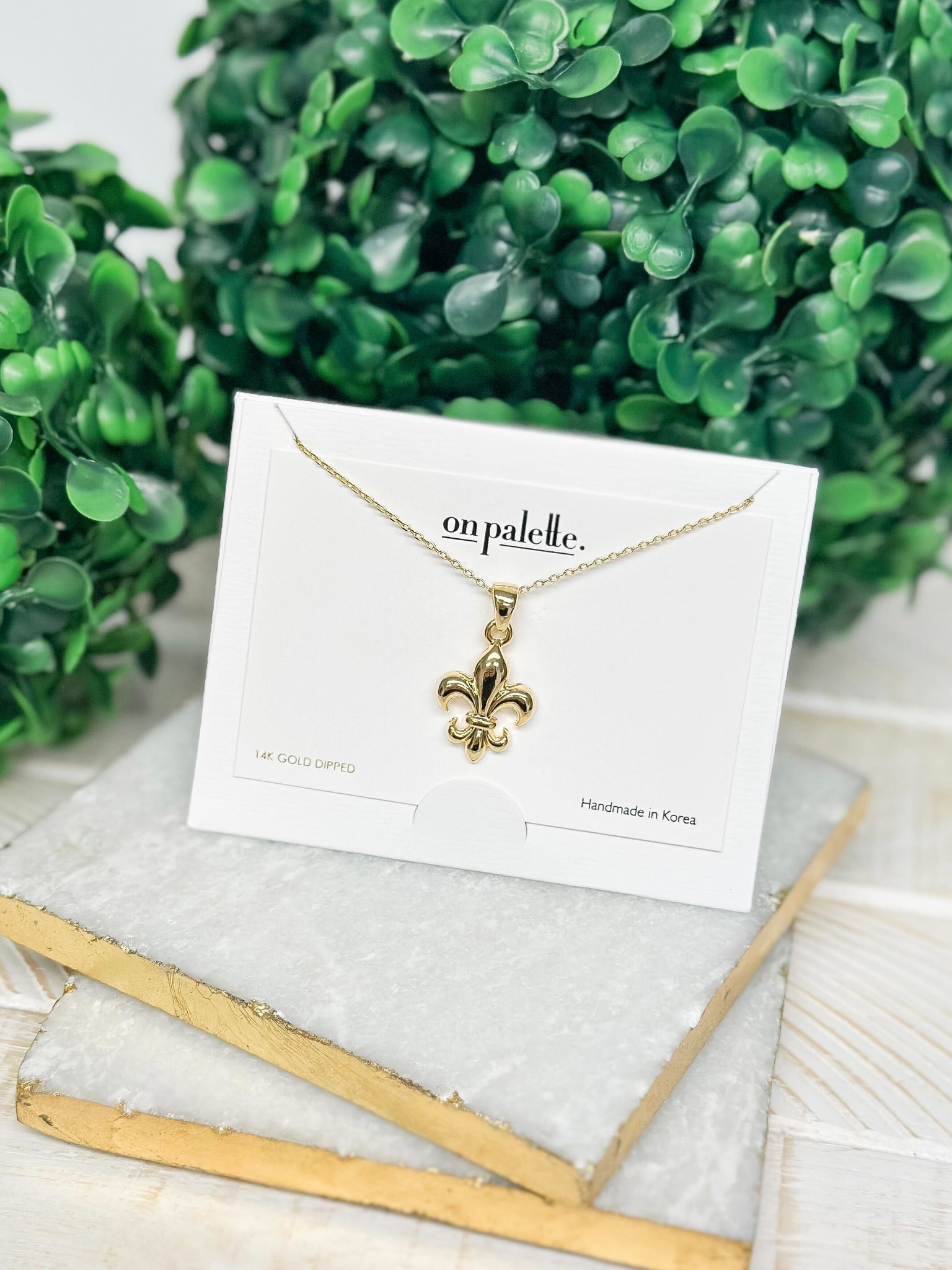 Fleur-de-lis Pendant Necklace - Gold